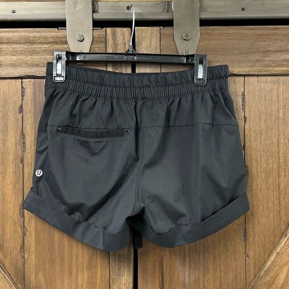 Lululemon Spring Break Away Shorts 2.5" Black Size 6 - Picture 5 of 7